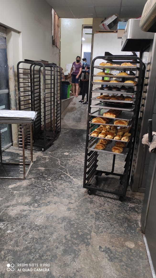 MChanchamayo's tweet photo. En un operativo inopinado realizado por la Municipalidad Provincial de Chanchamayo y la Sub Gerencia de Comercialización, Fiscalización Sanitaria y Fiscalía de Prevención del Delito de Chanchamayo, se logró la clausura de algunas panaderías https://t.co/7jFqZqzhvX