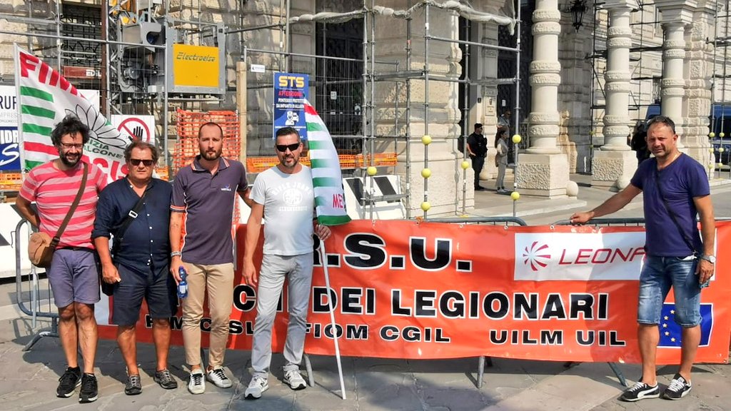 fimcislFVG's tweet photo. Solidarietà da parte delle RSU FIM di Fincantieri Monfalcone e di  Leonardo di Ronchi dei Legionari oggi alla manifestazione in Piazza Unità d'Italia a Trieste per le lavoratrici e lavoratori della #Wartsila, #Flextronics e #Principe

@FIMCislStampa https://t.co/xlFeqZtmwT