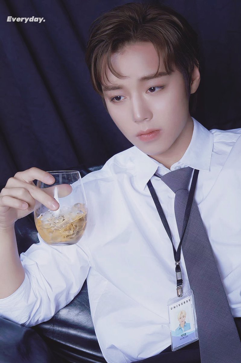 Everyday_529's tweet photo. 유니버스
Office Work - 광고 대행사
⠀
#PARKJIHOON #박지훈 https://t.co/NyVwPeFaE3