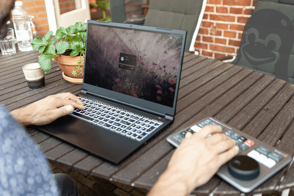 laptopwithlinux's tweet photo. Now available on our website! The new generation of Clevo NP50 laptops with Linux! This compact powerhouse fits up to a RTX 3060 GPU and a 12th generation Intel I7 CPU at a competitive price! Peaked your interest? Check it out here! https://t.co/KLTqkGgUre https://t.co/ywkSEuGRD5