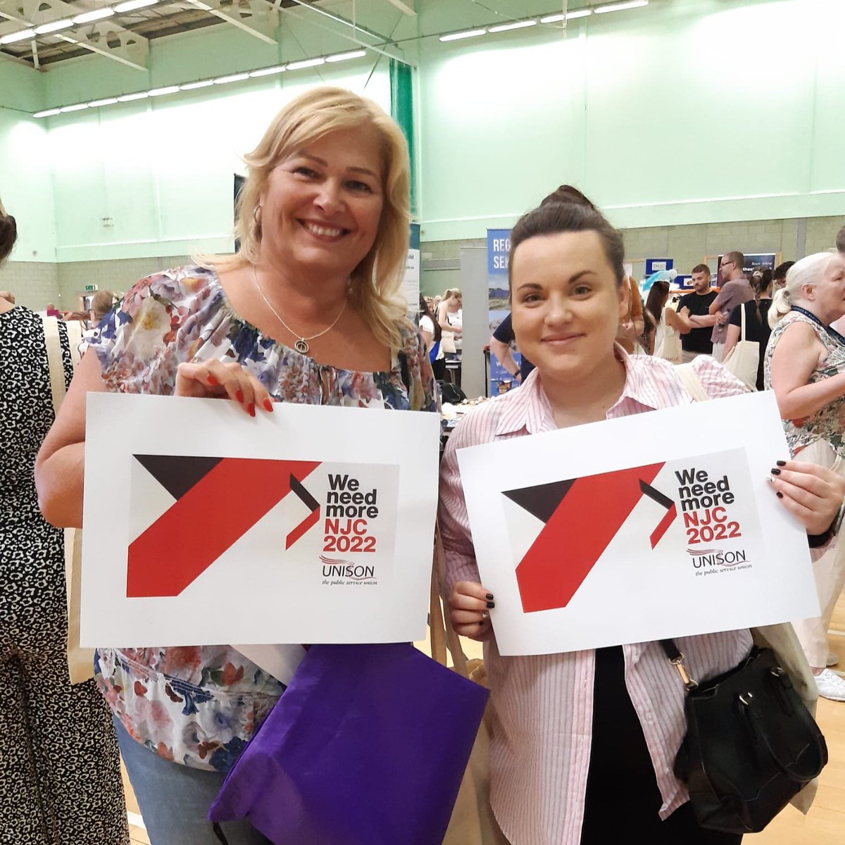 UNISONEastern's tweet photo. Basildon Council staff say: #WeNeedMore

Great to see so many council workers today all agreeing that we need to fight for better local government pay. https://t.co/FIrbllCF9x