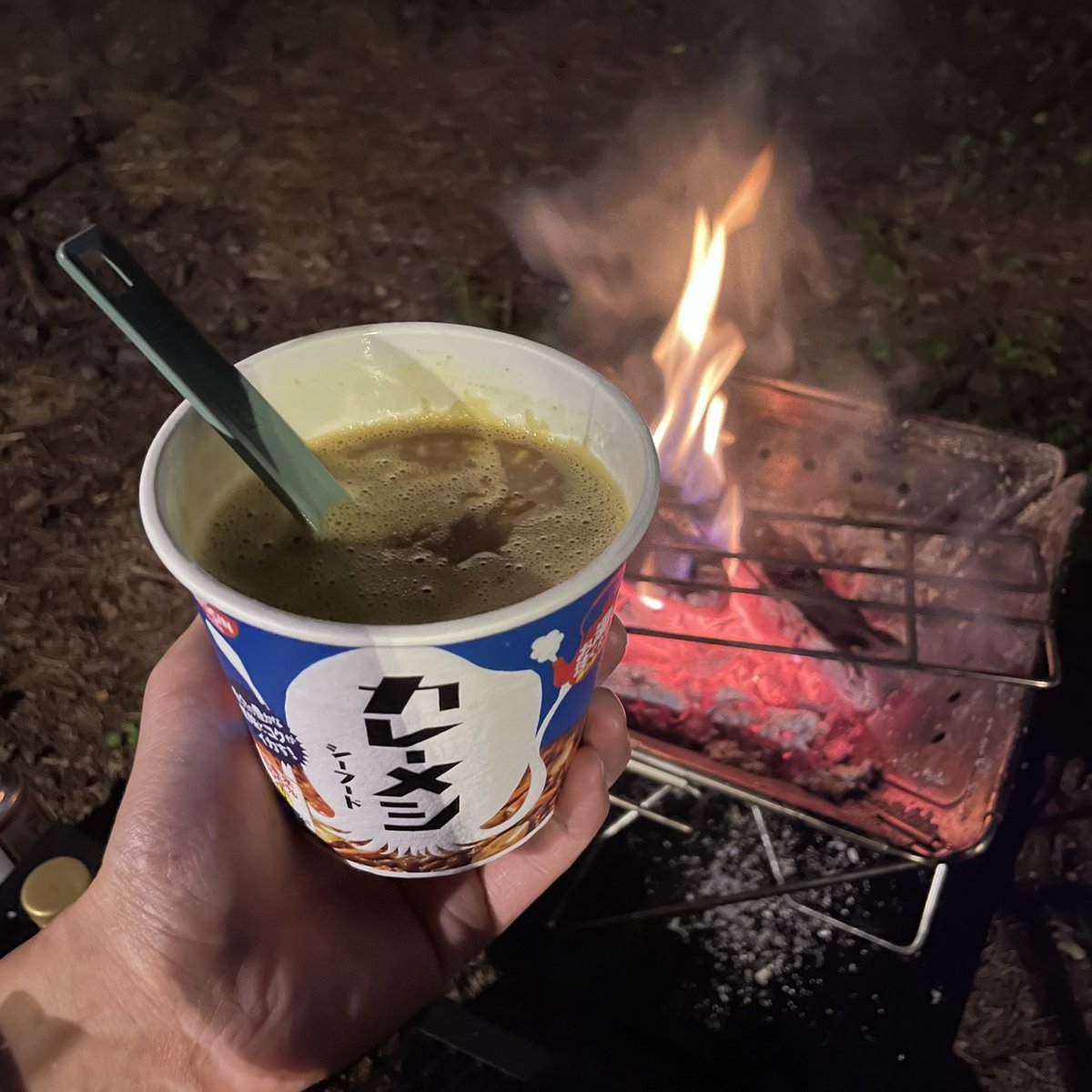 dassycamping's tweet photo. カレーメシとゼインアーツのROOBE。相性が抜群過ぎる。
一粒残らず。
#currymeshikun
#カレーメシ
#カレーメシくん
#NISSIN
#日清
#ROOBE
#ゼインアーツ
#ZAINARTS
#キャンプ
#キャンプ好きと繋がりたい https://t.co/sEDDbbaght