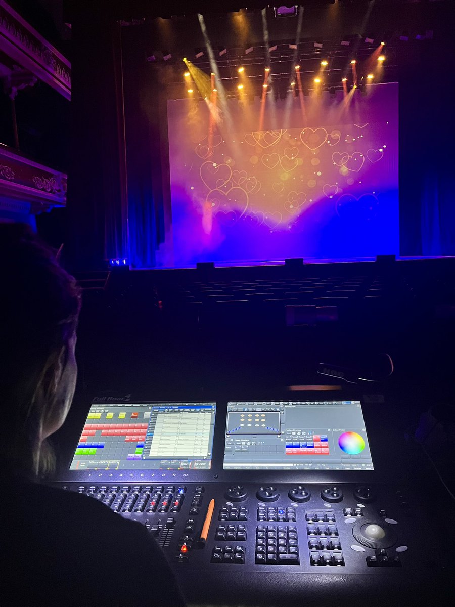 TheStageMC's tweet photo. Back at the beautiful #stgeorgeshall @BradfordTheatre for Footsteps Theatre School’s production of #wonderland. #lighting #audio #projection @ETCInc 
#hog4  #fullboar on lights control and Laura on the faders. https://t.co/EKyKYgQPPH