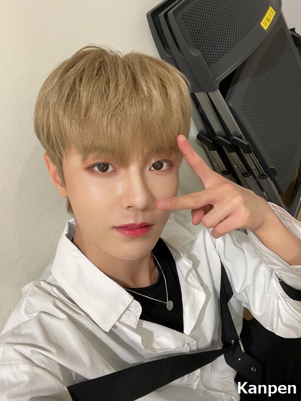 _Kanpen's tweet photo. 【BLANK2Y(#ブランキー)】
セルカリレー8人目は
やわらかい高音がとても魅力的✨
6月に二十歳になった
#BLANK2Y のボーカル担当 #ソンジュン さん🎤♪
◆'Thumbs Up' M/V
https://t.co/QvWcUCNOye
◆公式⇒ https://t.co/weAlpdj6Oa
#블랭키 #LeeSungjun #Sungjun #이성준 #성준 https://t.co/rX8NrPhUhi