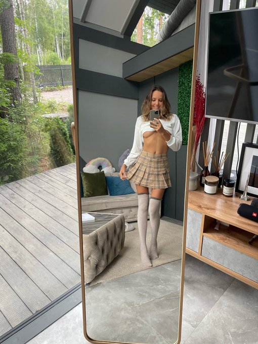 Want to see more? Go on my Onlyfans 😘  https://t.co/i8wqlP95tM https://t.co/0rgD56VUER