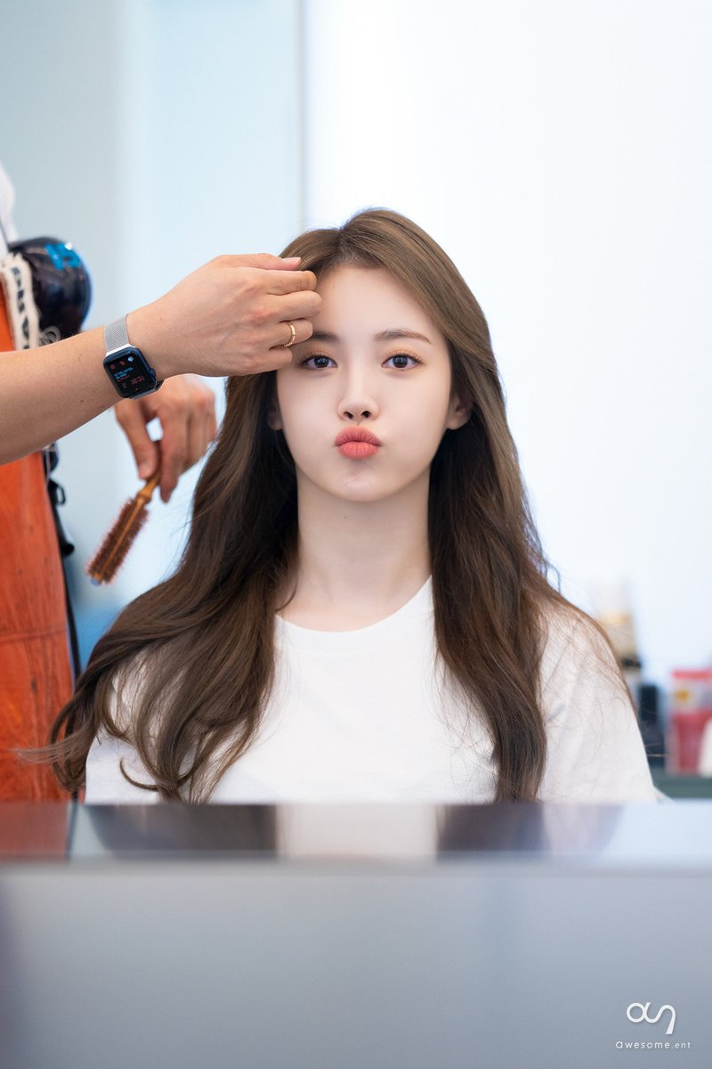 focusyura's tweet photo. #유라 어썸 네이버 포스트  업데이트
#청룡시리즈어워즈 비하인드1⃣️ https://t.co/exZ2a2UzIm