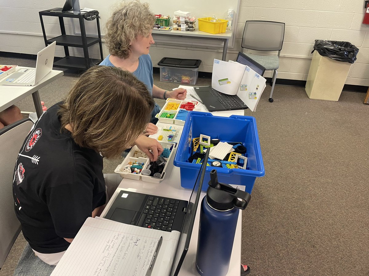 NancyCravey's tweet image. Day 2 of STEM training for our elementary SLMCs is focusing on @LEGO_Education with the amazing @JenniferRedfea4 and Keva blocks. Lots of critical thinking and collaboration happening. #GCSLibrariesEngage learners in literacy and science and more!