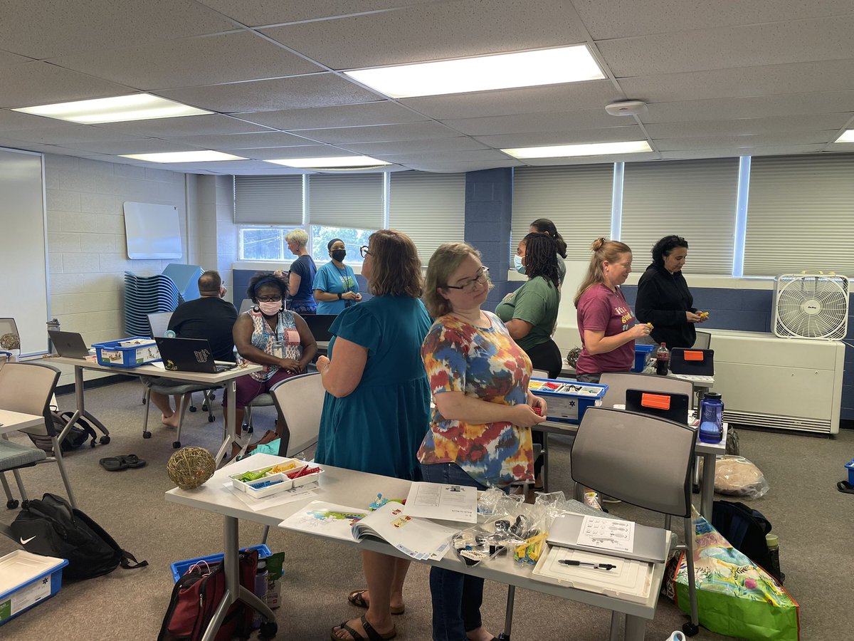 NancyCravey's tweet image. Day 2 of STEM training for our elementary SLMCs is focusing on @LEGO_Education with the amazing @JenniferRedfea4 and Keva blocks. Lots of critical thinking and collaboration happening. #GCSLibrariesEngage learners in literacy and science and more!