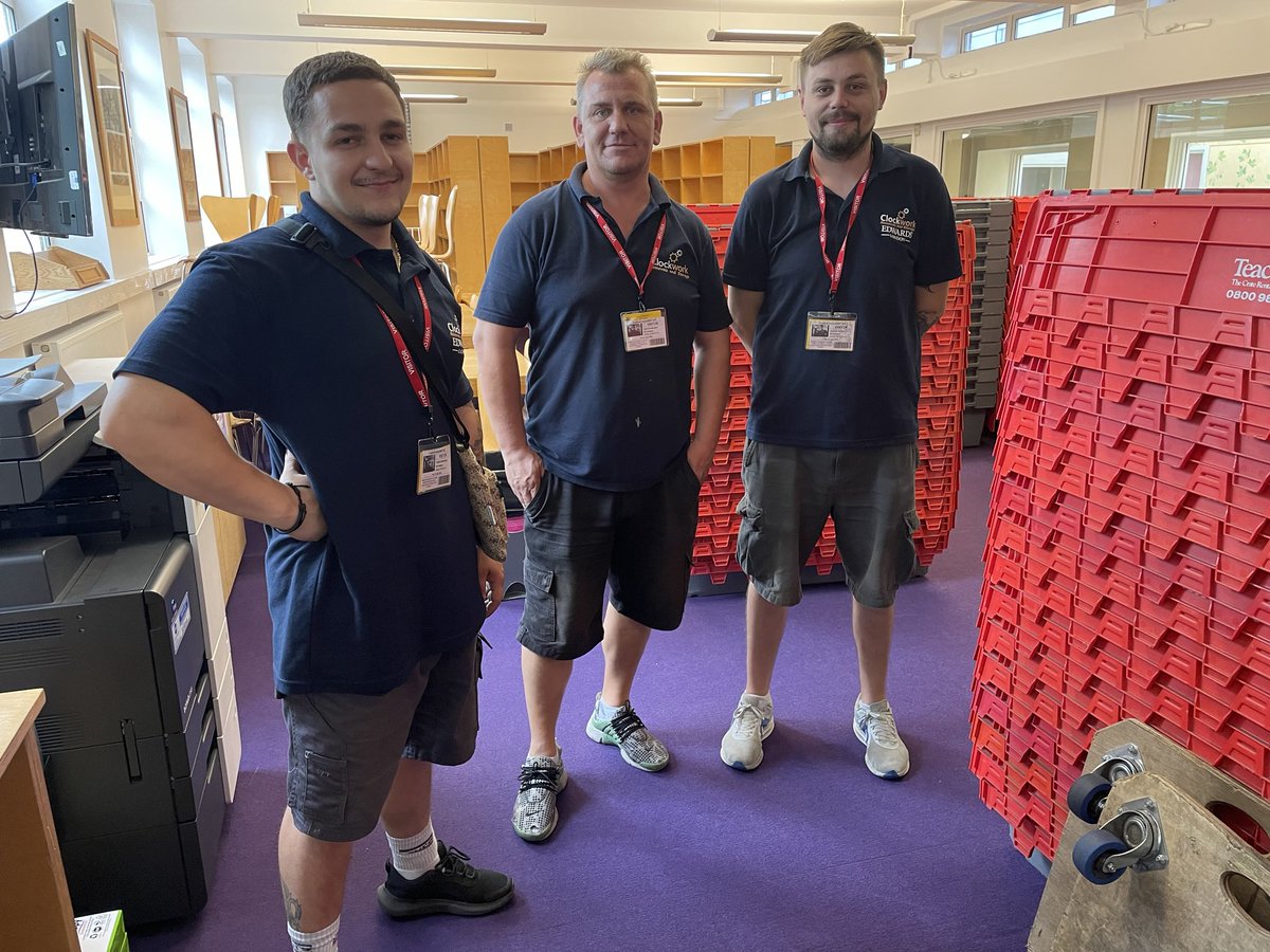 Eerily empty shelves. The brilliant team from ⁦<a href="/ClockworkUK/">Clockwork Removals</a>⁩ are doing a fantastic job - those crates are filling up really fast!