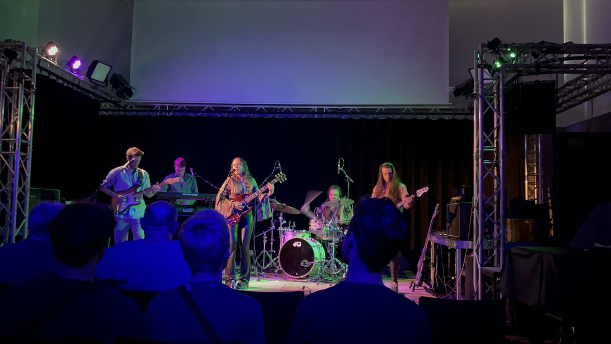 frenezulejo's tweet photo. 🎶Cara Vel rocking the house @ the final day of
@Popakademie_BW #band #exams - we still have Philipa Kinsky & Engin coming up starting 19:30, so just drop by for some great music 🎶 #NowPerforming https://t.co/dQpjOzZxNc