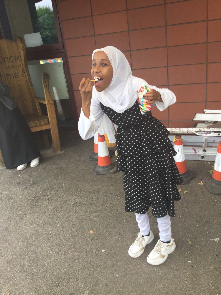 stanton_bridge's tweet photo. 🐸Good to be Green 🐸
⭐️Children who have shown exceptional behaviour all year round received an ice cream treat today. They were able to choose any ice cream they wanted! Thank you Mrs Islam! ⭐️
#endofyear #endofterm #treat #icecream #green #stantonbridge https://t.co/OYZAyZPzXT