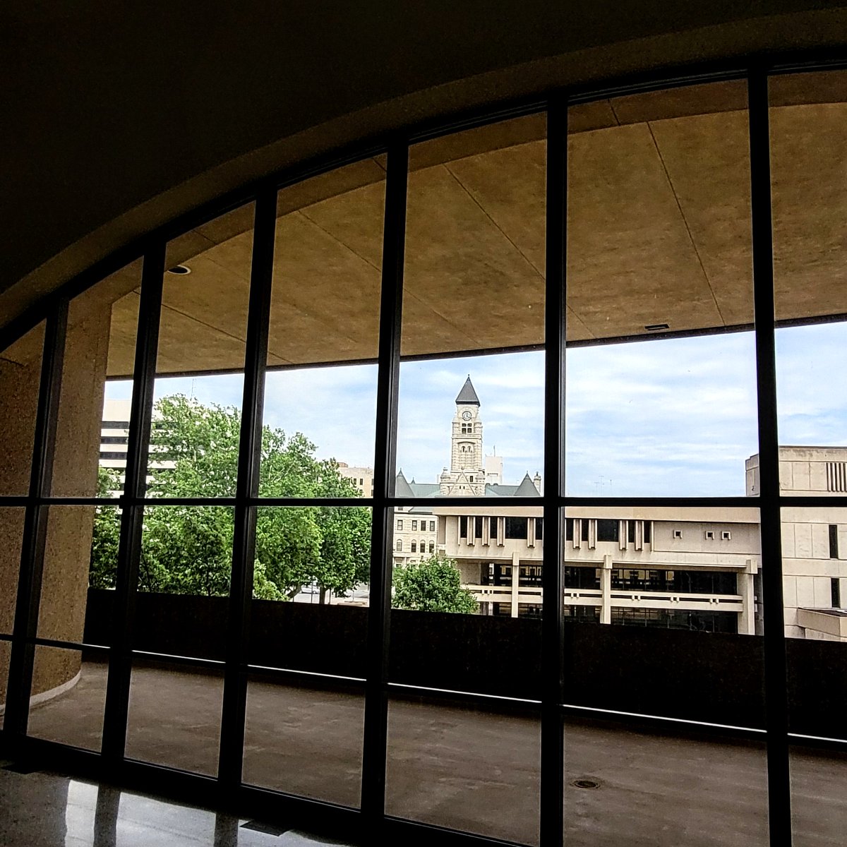 The clock just chimed 3:45 and we just finished talking with <a href="/RadioKansas/">Radio Kansas</a> about Night of Treasures: Party in Asgard, Customer Appreciation Day 2022, and about Ivan the T. rex.

This gorgeous view of <a href="/WichitaHistory/">WichitaHistoryMuseum</a> was certainly an added bonus!