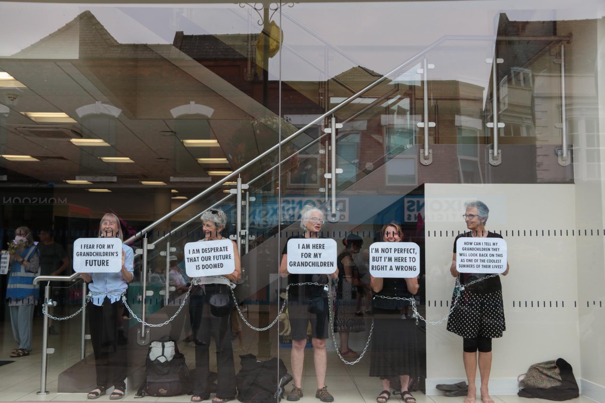 A window display with a difference.
Got the message <a href="/Barclays/">Barclays Bank</a>?
You pulled out of apartheid, now pull out of #FossilFuels !
<a href="/MidlandsXR/">Extinction Rebellion Midlands</a> 
<a href="/thelincolnite/">The Lincolnite</a> 
<a href="/XRUK_Live/">XRUK Live</a> 
<a href="/XRebellionUK/">Extinction Rebellion UK 🌍</a>