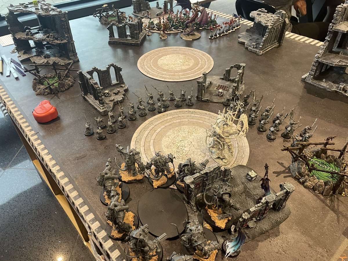 AoS_Marshy92's tweet photo. Another game tonight! This time vs @AoS_Sharky with Morathi and the bow snakes! Thanqoul and the 9 stormfiends went to town for a 33-15 win in head on collision. #LanceandBuckler #howmanyshots #moremorewarppower https://t.co/mkq0WLjXFV