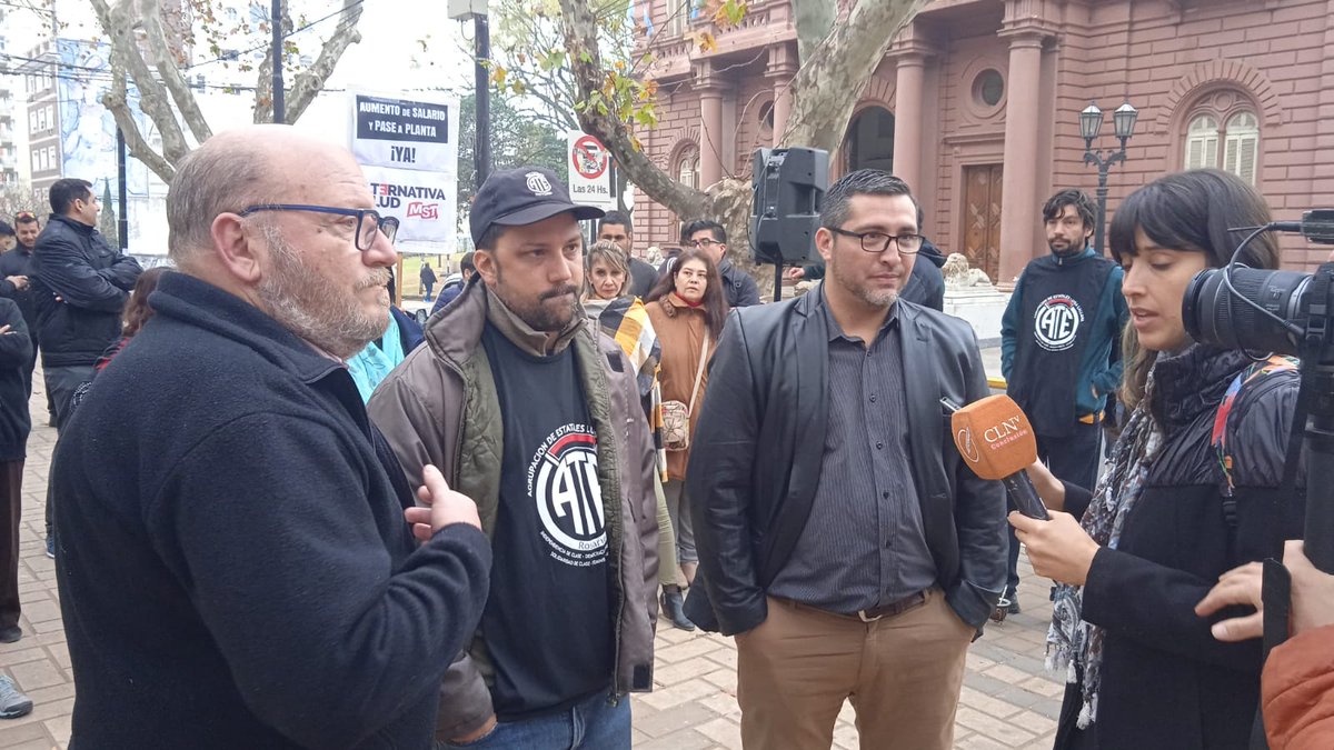 jime_sosaa's tweet photo. Todo el apoyo a los diferentes sindicatos y agrupaciones de trabajadores municipales que salieron a reclamar por sus derechos. Nuestro compañero @CachoParlante , referente municipal, fue parte de la conferencia de prensa exigiendo a @pablojavkin una inmediata reunión. https://t.co/UvkExzIZuO