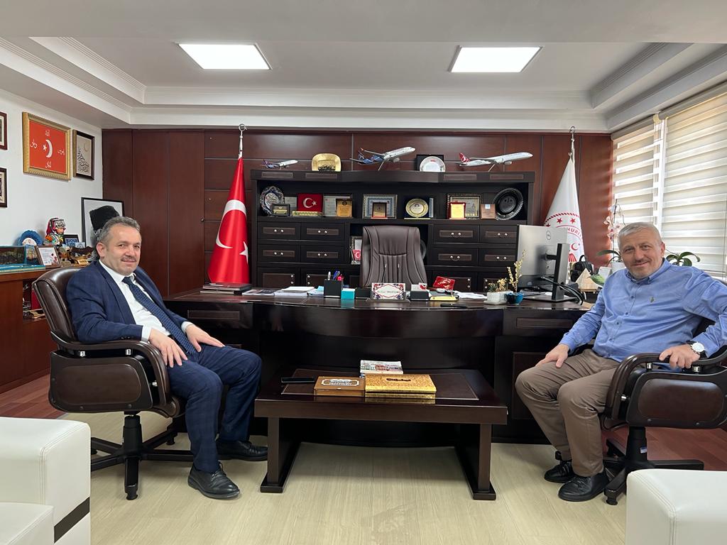 Kurum Başkanımız Dr.Hızır Aslıyüksek, Bursa İl Sağlık Müdürü Dr.Fevzi Yavuzyılmaz'ı ziyaret etti. Görüşmede 1 Eylül 2022 tarihi itibarıyla adli vakalarda mesai dışı ölü muayenesi ve keşif işleminin Bursa Grup Başkanlığı tarafından yapılması kararlaştırıldı.