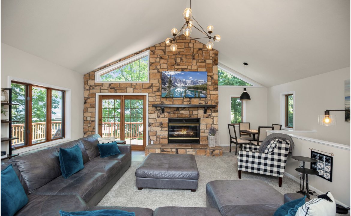 Seeking an end-of-summer getaway?☀️🌊 We have one week still available in late August at Hilltop Haven!🏡

‼️Reserve NOW before it’s too late: vrbo.com/2738431 ‼️

More dates available in later months too✨

#tjlr #lakelife #endofsummer #lakerentals #familyfun #booknow