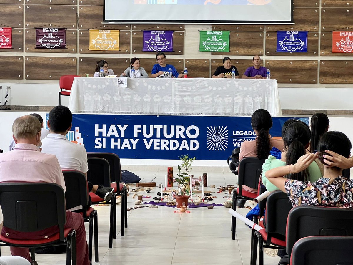 MisionONUCol's tweet photo. Ahora en #Florencia, Caquetá, acompañamos a @ComisionVerdadC en la socialización de su Informe Final. En un emotivo encuentro las víctimas, lideresas y líderes defensores de derechos humanos, comunidad e instituciones ratifican el mensaje #HayFuturoSiHayVerdad 🕊️ https://t.co/rjrtnYfAuO