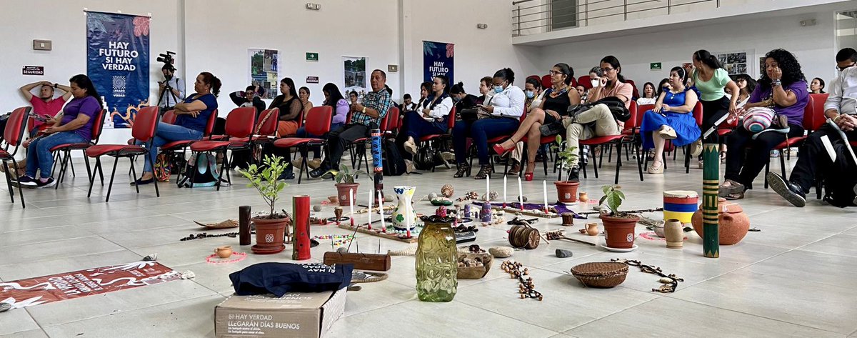 MisionONUCol's tweet photo. Ahora en #Florencia, Caquetá, acompañamos a @ComisionVerdadC en la socialización de su Informe Final. En un emotivo encuentro las víctimas, lideresas y líderes defensores de derechos humanos, comunidad e instituciones ratifican el mensaje #HayFuturoSiHayVerdad 🕊️ https://t.co/rjrtnYfAuO