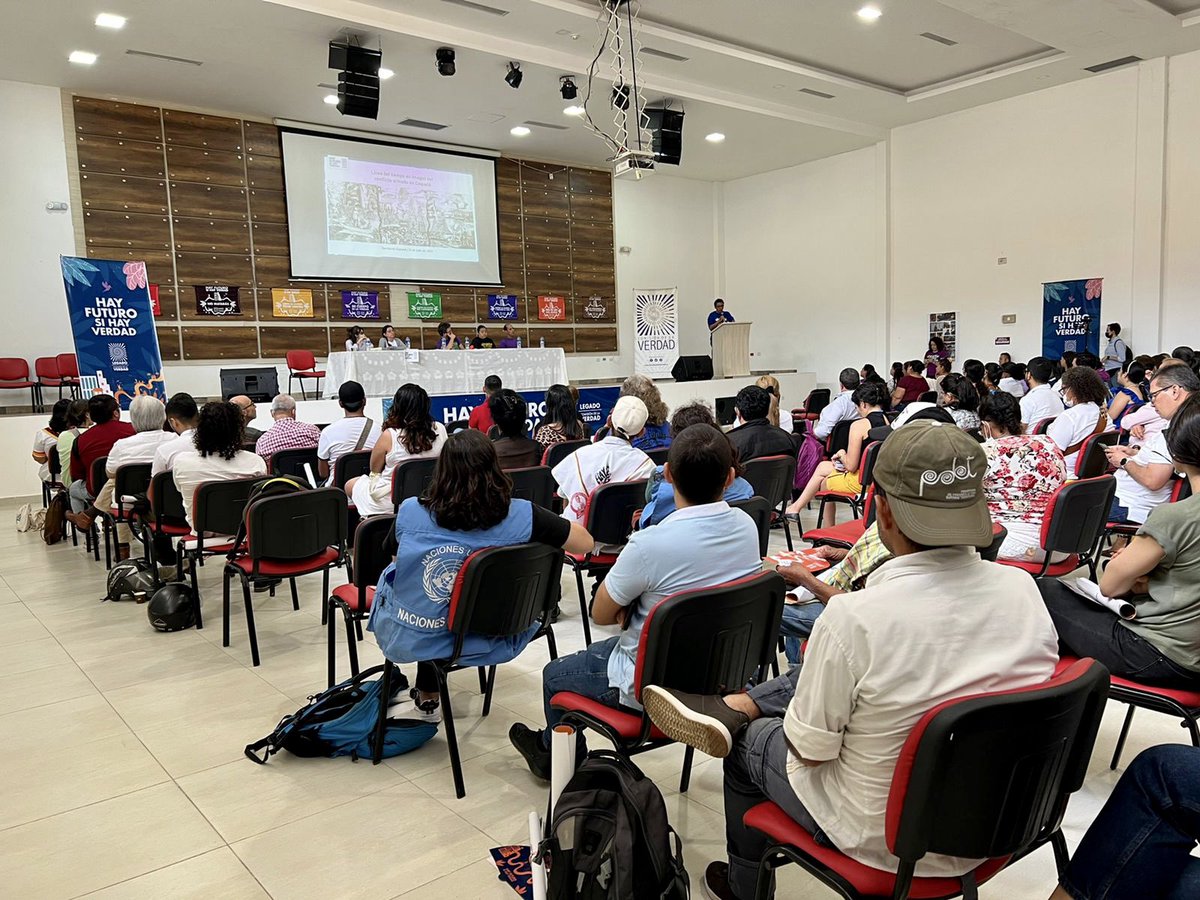 MisionONUCol's tweet photo. Ahora en #Florencia, Caquetá, acompañamos a @ComisionVerdadC en la socialización de su Informe Final. En un emotivo encuentro las víctimas, lideresas y líderes defensores de derechos humanos, comunidad e instituciones ratifican el mensaje #HayFuturoSiHayVerdad 🕊️ https://t.co/rjrtnYfAuO