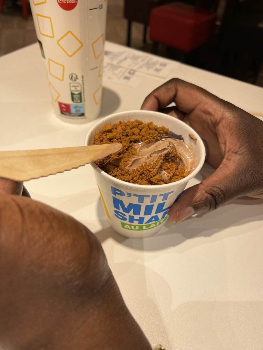 URLACHERDorian's tweet photo. @McDonaldsFrance quand mc do n’a plus de cuillères pour le mc Fleury et qu’il préfère te filer un couteau à la place. Sympa. https://t.co/gy0473qNBV