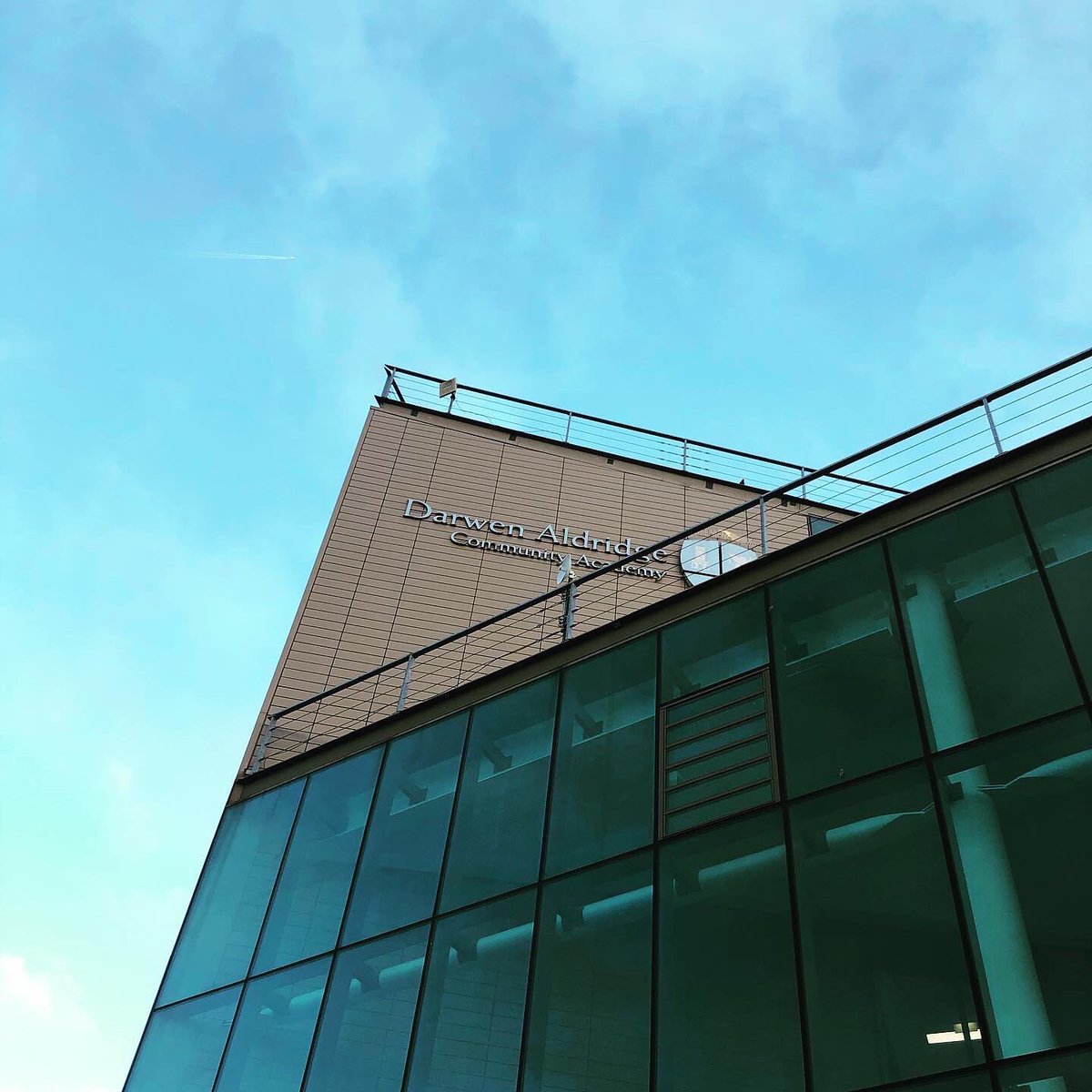 FreemanSami's tweet photo. School’s out for the summer!!! It’s been an incredible 5 years.  Very emotional to be leaving @DarwenAcademy #outstandingthingshappenhere https://t.co/tCrSe7zRCd