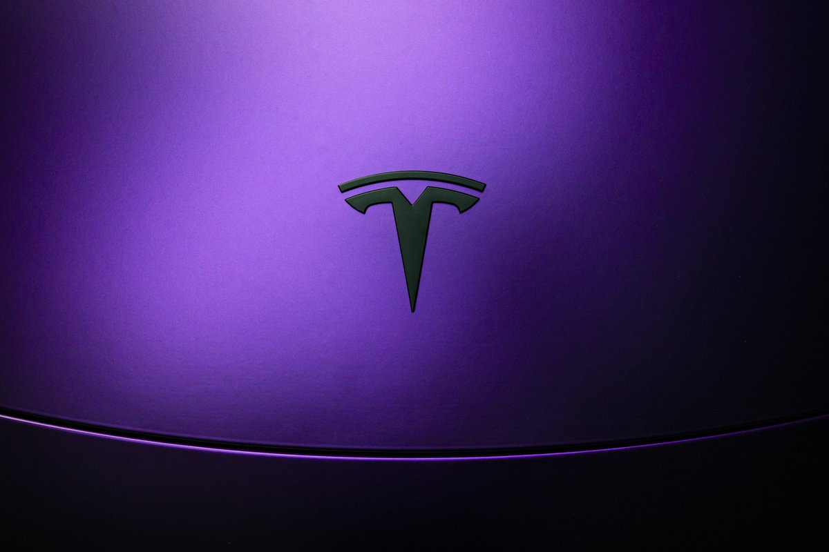 Macdizzledoo's tweet photo. Finally. The Tesla matches the stream! 😉😈🖤💜🙌🔥🥵 What do you think? Gotta figure out how to incorporate @VYRALTEQ into the spaceship to bring it all the way home! 😎 #teslamodely #customtesla #wrappedcars #carwraps #Tesla #ToTheMoon #teslamotors #customcars https://t.co/ybXTGVd3eU