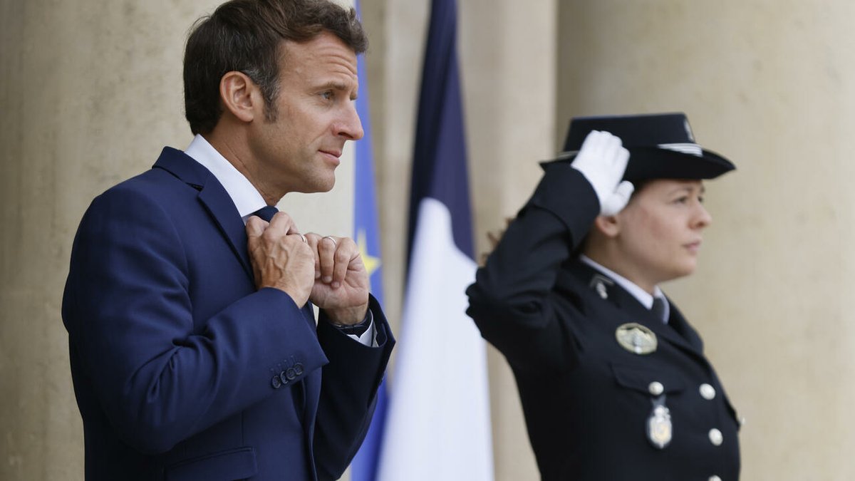 RFIAfrique's tweet photo. Emmanuel Macron en visite au Cameroun, au Bénin et en Guinée-Bissau la semaine prochaine https://t.co/nnm9f5jyEU https://t.co/Prvgf79UBj