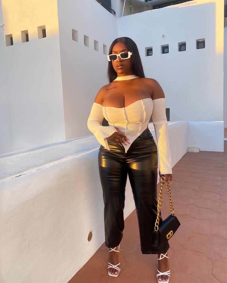 khrayyy's tweet photo. Forgot these 🤍 https://t.co/9u6tMRXuU3