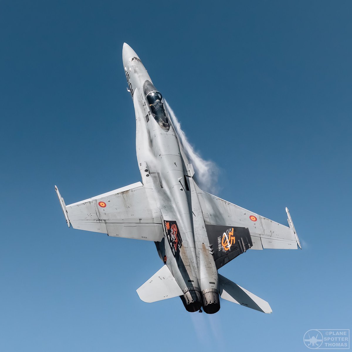 ThomasC68439818's tweet photo. @RAFPhotog @scan_sky @airtattoo @runway25shop @usairforce Done! https://t.co/Kie76x7mlR