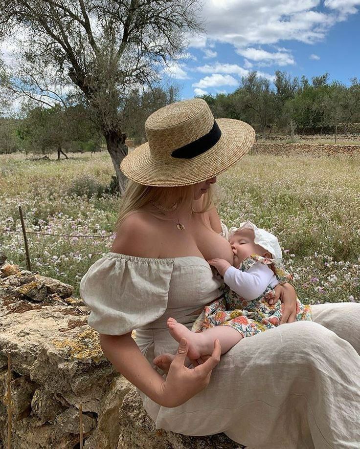 ShlonkBeast666's tweet photo. @SydneyLWatson @PetiteNicoco Dressing up and caking on makeup and hiring a photographer to post a tit pic with your child as a prop is disrespectful towards motherhood and women, actually. It's gross and corrosive. https://t.co/ts9VGb0Vq7