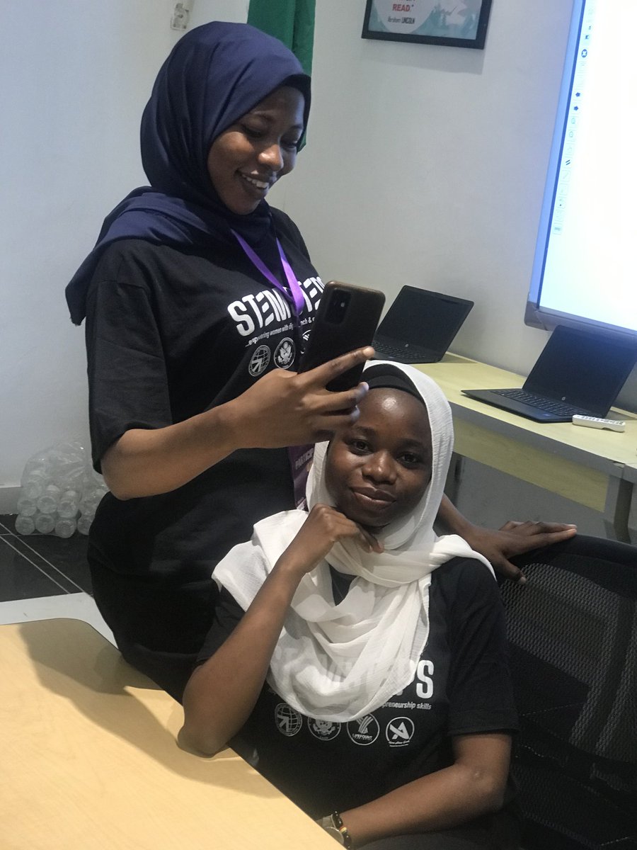 Sanusiamina19's tweet photo. All about #STEMSTEPS program, #Womenintech
Thank you to the organizer #YemisiAdeyeye
#USinNigeria
#STEMSTEPS
#STEMS
Sponsored by #IVLP https://t.co/IRMLR5JXgg