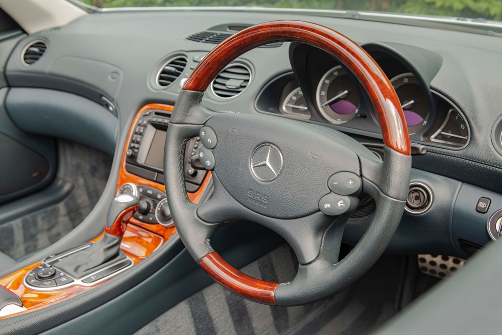 Collecting Cars on Twitter: 