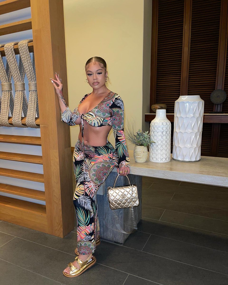 Latto's tweet photo. Looking like somebody fine ahh mama https://t.co/UAiuqabWAx