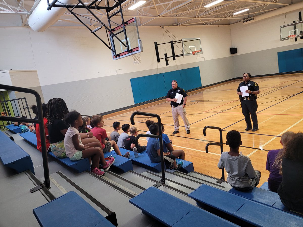 Officers Hernandez and Garrett teaching Fretz Rec Center Summer Camp attendees about bullying.

#summerofsafety #communitypolicing #DPDSowingtheGoodSeed 

<a href="/DallasPD/">Dallas Police Dept</a> <a href="/NCNPODPD/">North Central</a> @AShawDPD <a href="/DPDCA/">DPDCommunityAffairs</a> <a href="/caraathome/">Cara Mendelsohn 🟦</a> <a href="/Jayniefordallas/">Jaynie Schultz</a> <a href="/GayDWillis13/">Gay Donnell Willis</a> <a href="/LeroyQuigg/">Leroy Quigg</a> <a href="/DPDChiefGarcia/">Eddie Garcia</a>