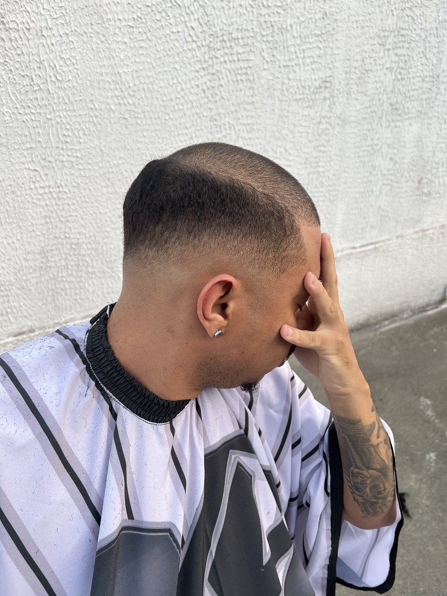 Ai ela fala “Manda uma foto de agora 👩🏽‍❤️‍💋‍👨🏽”