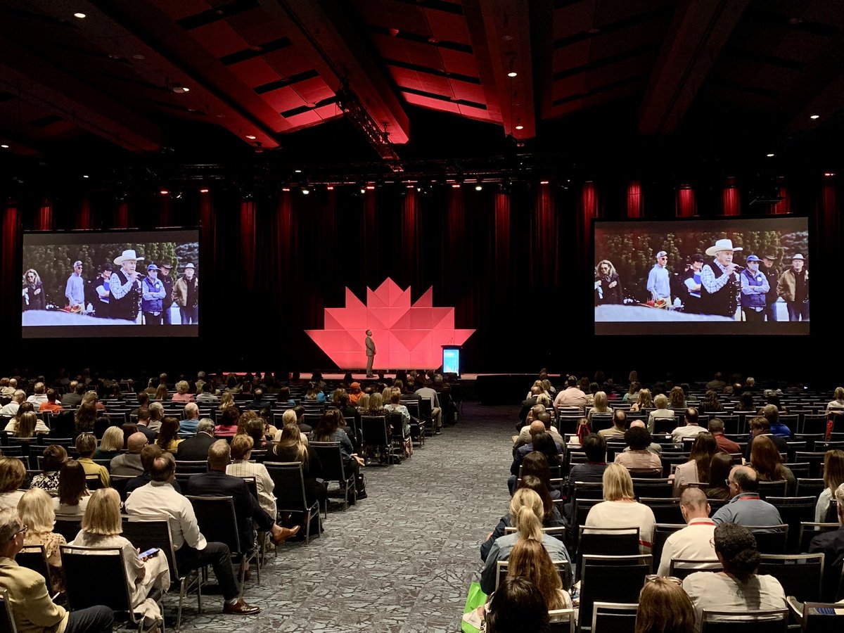 « Good coaches ask great questions » to inspire people, to go places, and to be good. <a href="/coachherdman/">John Herdman</a> at <a href="/CanadaSoccerEN/">Canada Soccer</a>, @BrandUSA, and <a href="/DestinationCAN/">Destination Canada</a> #DestInt #ac22toronto