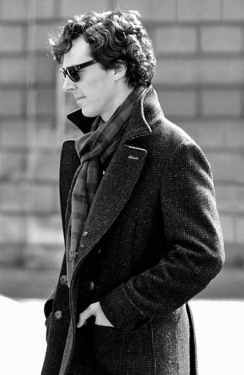 ImTheStupidOneL's tweet photo. Benedict as Sherlock>>>>
#BenedictCumberbatch
#PhotoBatch https://t.co/1qKjDq9n4D