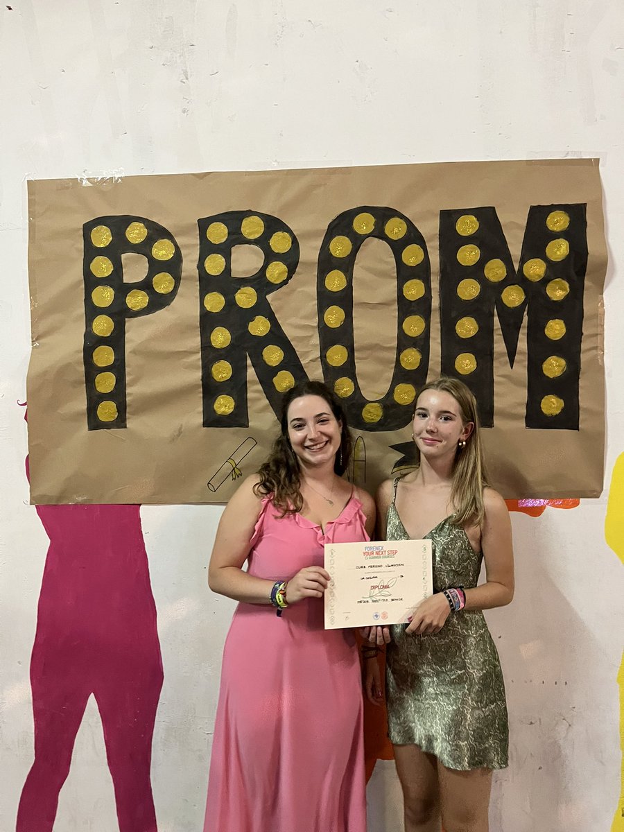 corunafnx's tweet photo. 🤩🎩👏🍀 #prom22 #elveranodesuvida https://t.co/A5aRQaKqrA