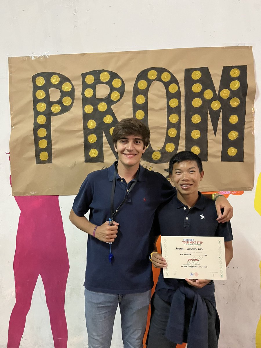 corunafnx's tweet photo. 🤩🎩👏🍀 #prom22 #elveranodesuvida https://t.co/A5aRQaKqrA