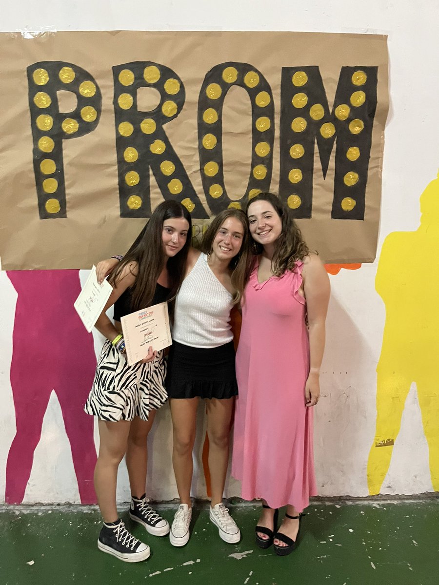 corunafnx's tweet photo. 🤩🎩👏🍀 #prom22 #elveranodesuvida https://t.co/Osynkurh70