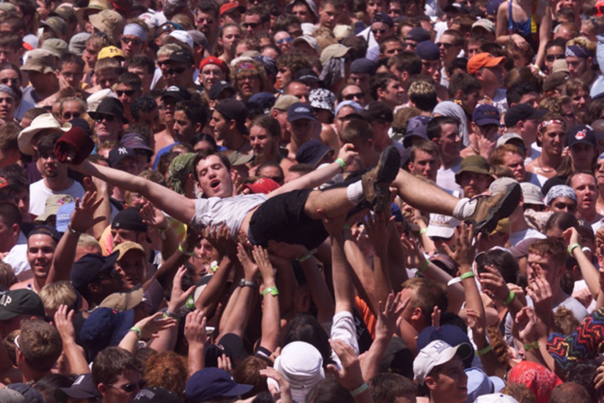 WCN247's tweet photo. July 23, 1999 - Woodstock '99 opens in Rome, New York. It was supposed to celebrate the 30th anniversary of “peace, love and happiness.” but the festival bombed & earned the infamous distinction of “the day the Nineties died.” #FLOP #90s #BACKTRAX https://t.co/rEYRpCLkUI https://t.co/UfDCiJxyf2