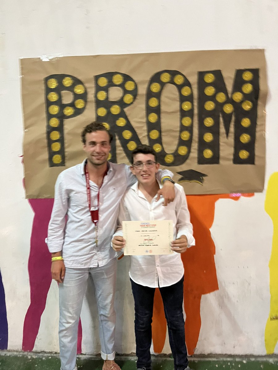 corunafnx's tweet photo. 🤩🎩👏🍀 #prom22 #elveranodesuvida https://t.co/tgL3eKGf2D