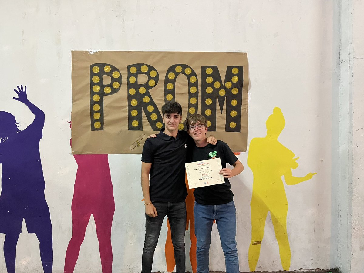 corunafnx's tweet photo. 🤩🎩👏🍀 #prom22 #elveranodesuvida https://t.co/tgL3eKGf2D