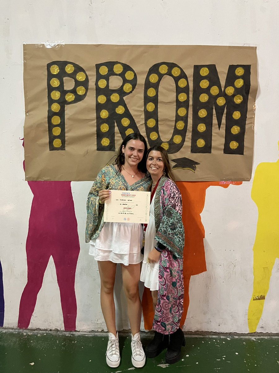 corunafnx's tweet photo. 🤩🎩👏🍀 #prom22 #elveranodesuvida https://t.co/OpjTlQ4fOk