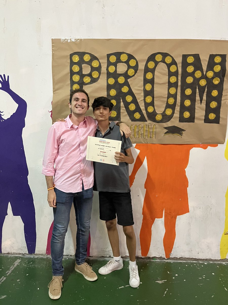 corunafnx's tweet photo. 🤩🎩👏🍀 #prom22 #elveranodesuvida https://t.co/OpjTlQ4fOk
