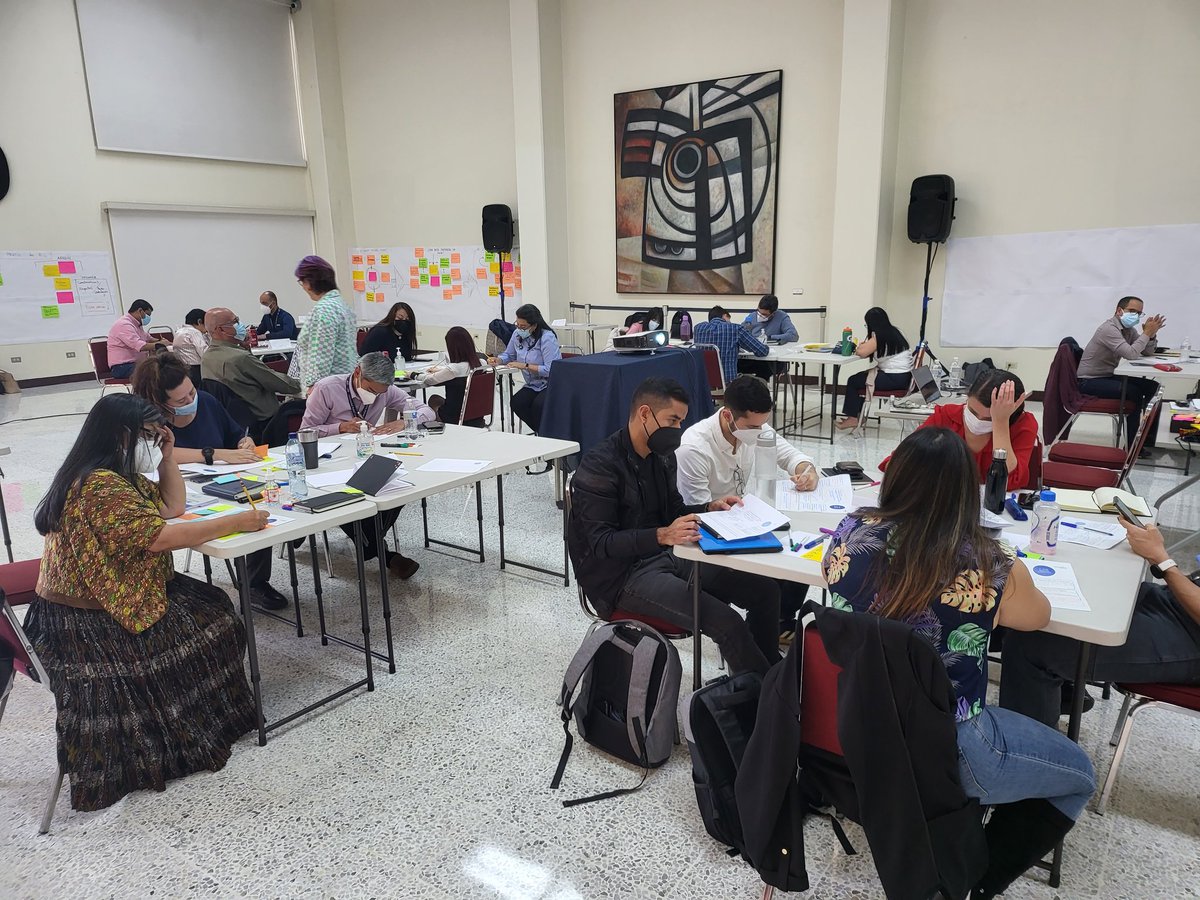 xaragay's tweet photo. Hoy finalizamos el primer taller de transferencia de la metodología #RIEDUSIS al equipo impulsor del cambio de la Universidad Rafael Landivar de Guatemala @U_Landivar trabajando el perfil del egresado y la teoría para el cambio @miquelosj @jonquerarno https://t.co/xhFidaKHlL