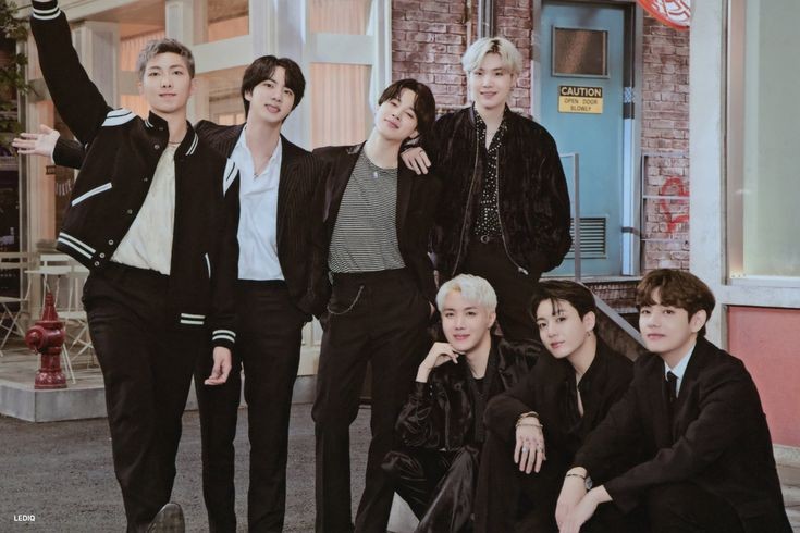 BTS_ChartsBR's tweet photo. 📊 O BTS é o primeiro ato Coreano/Asiático na história a ter 7 Músicas ultrapassando +500 Milhões no Spotify!
#BTS #DNA500M @BTS_twt https://t.co/cpwjpfVjva