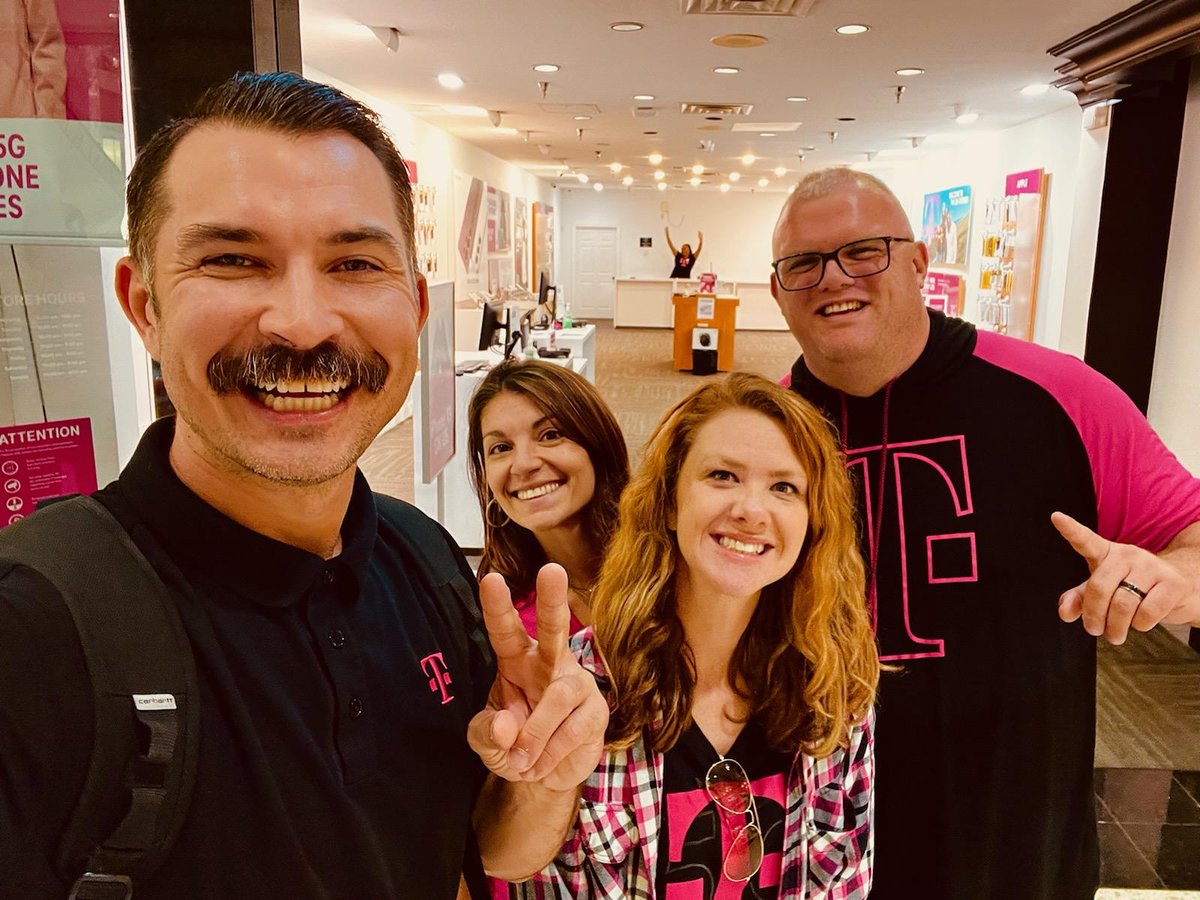 Teamwork WILL make the dream work! Invaluable day of learning on our TM/DM/RSM ride along in #Pittsburgh 💫🔥 #WinTheDay #bridgethegap #uncarrier