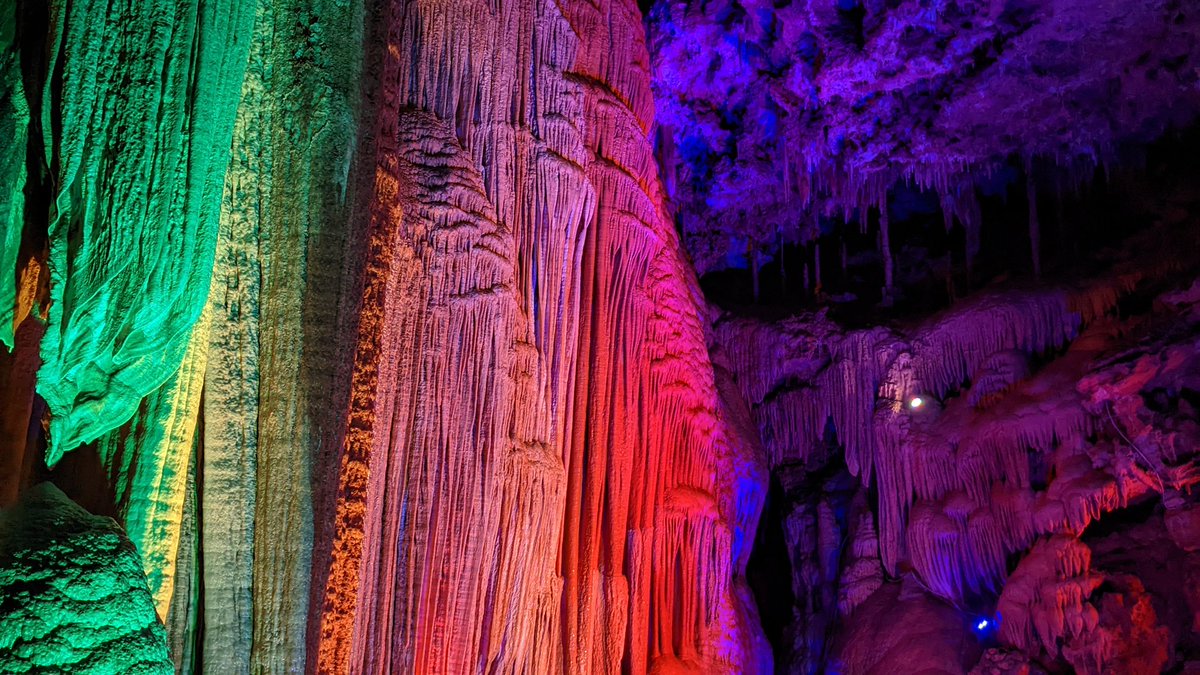 AngWxGrl's tweet photo. Some little girl I know has fallen in love with caves! She says they are "spooky." So, we stopped at Meramec Caverns on the way home. #DivineMissM #cavestate @VisitMO https://t.co/S7UQ66H4yL